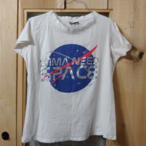 Miss Popular girls Imma Need Space t-shirt  size L